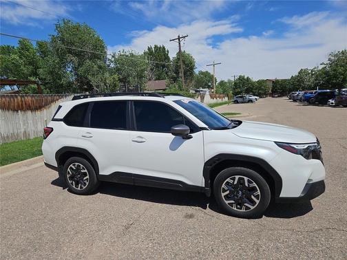 Crystal White Pearl 2025 Subaru Forester Premium