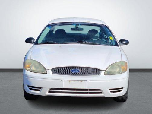2004 Ford Taurus SE