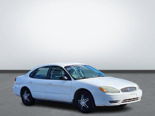 2004 Ford Taurus SE