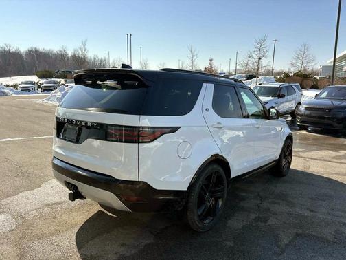 2025 Land Rover Discovery P360 Metropolitan Edition