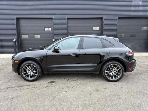 2025 Porsche Macan Base