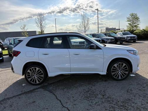 Alpine White 2023 BMW X1 xDrive28i