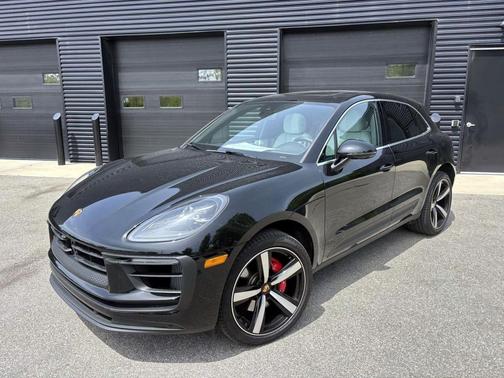 Black 2025 Porsche Macan Macan