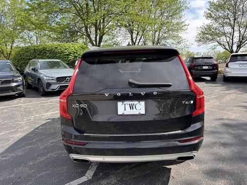 Onyx Black Metallic 2020 Volvo XC90 T6 Momentum