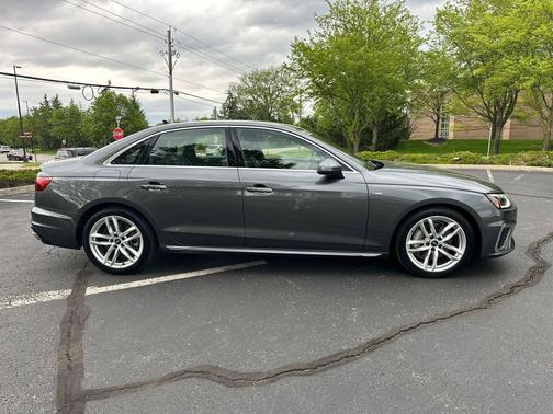Daytona Gray Pearl Effect 2023 Audi A4 45 S line Premium