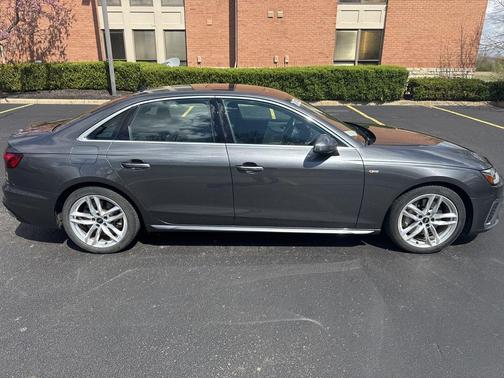 Daytona Gray Pearl Effect 2023 Audi A4 45 S line Premium