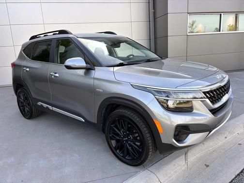 Steel Gray 2022 Kia Seltos Nightfall Edition