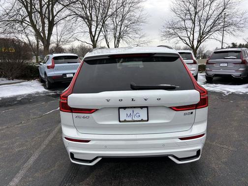 2023 Volvo XC60 B5 Plus Dark Theme