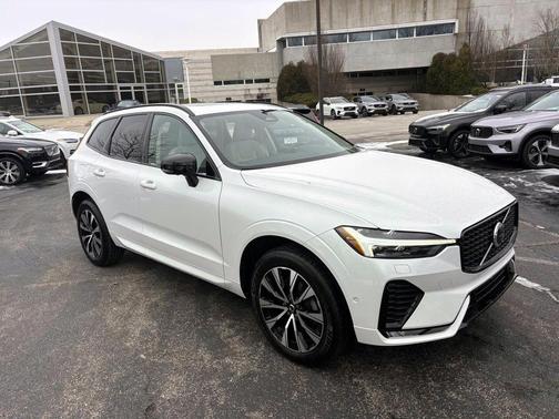 2023 Volvo XC60 B5 Plus Dark Theme