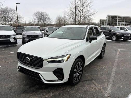 2023 Volvo XC60 B5 Plus Dark Theme