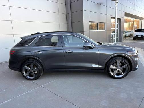 Himalayan Gray 2022 Genesis GV70 3.5T AWD Sport