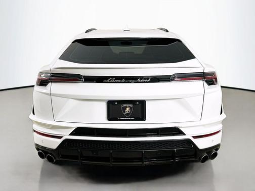 White 2024 Lamborghini Urus S