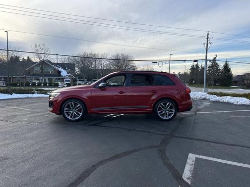 Chili Red Metallic 2026 Audi Q7 55 Prestige