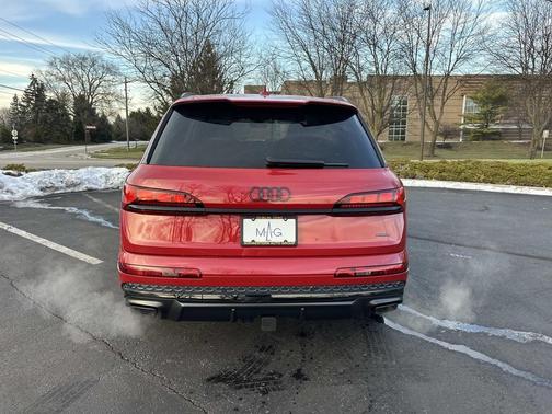Chili Red Metallic 2026 Audi Q7 55 Prestige