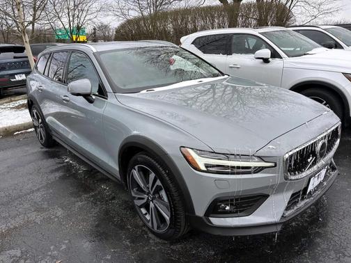 2025 Volvo V60 Cross Country Plus, B5 AWD Gas (mild hybrid)