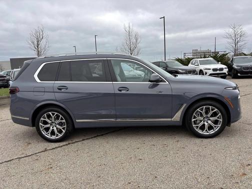 Sparkling Copper Metallic 2023 BMW X7 xDrive40i