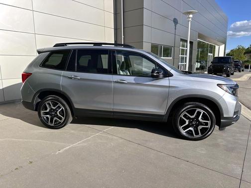 Lunar Silver Metallic 2022 Honda Passport AWD Elite