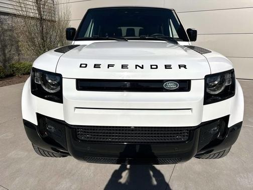 Fuji White 2024 Land Rover Defender 130 P400 X-Dynamic SE