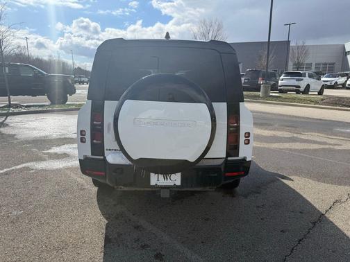 2024 Land Rover Defender 130 P400 X-Dynamic SE