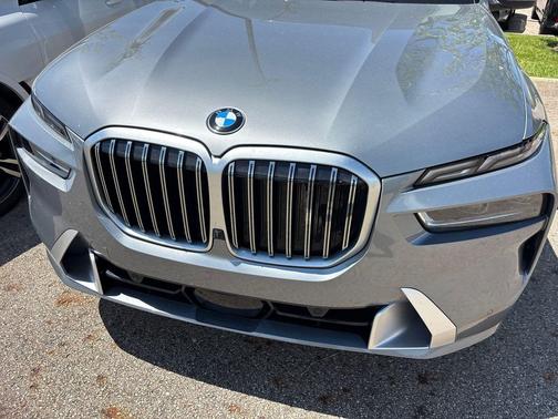 Skyscraper Grey Metallic 2024 BMW X7 xDrive40i