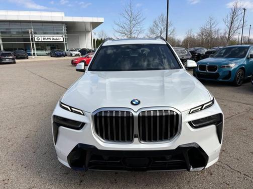 Mineral White Metallic 2023 BMW X7 xDrive40i