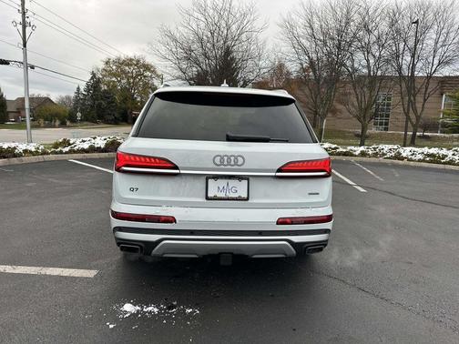 2025 Audi Q7 55 Premium Plus