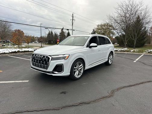 2025 Audi Q7 55 Premium Plus