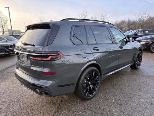 Dravit Grey Metallic 2024 BMW X7 M60i