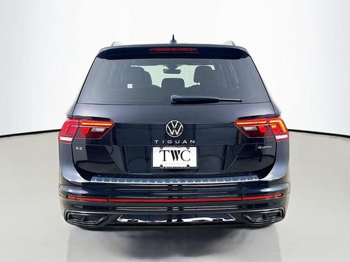Deep Black Pearl 2022 Volkswagen Tiguan 2.0T SE R-Line Black 4MOTION