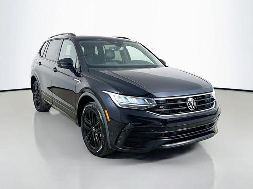 Deep Black Pearl 2022 Volkswagen Tiguan 2.0T SE R-Line Black 4MOTION