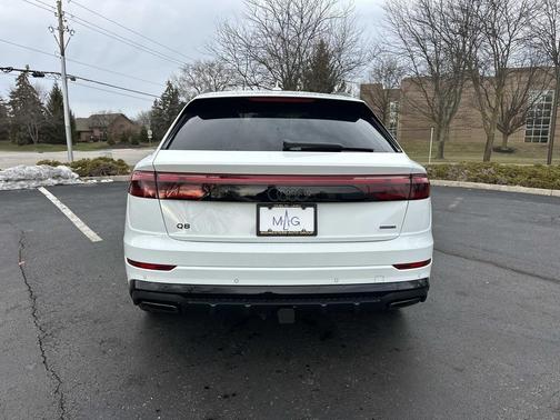 Glacier White Metallic 2026 Audi Q8 55 Premium Plus