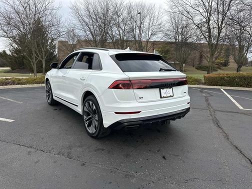 Glacier White Metallic 2026 Audi Q8 55 Premium Plus