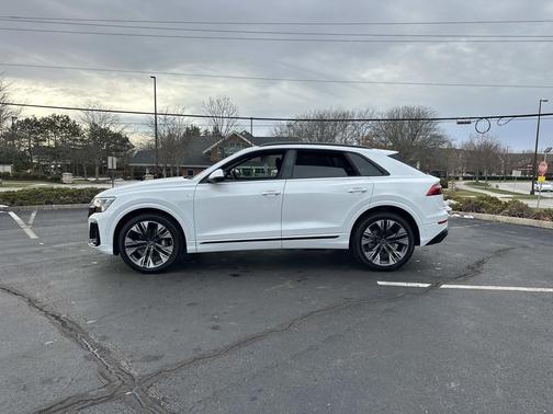 Glacier White Metallic 2026 Audi Q8 55 Premium Plus