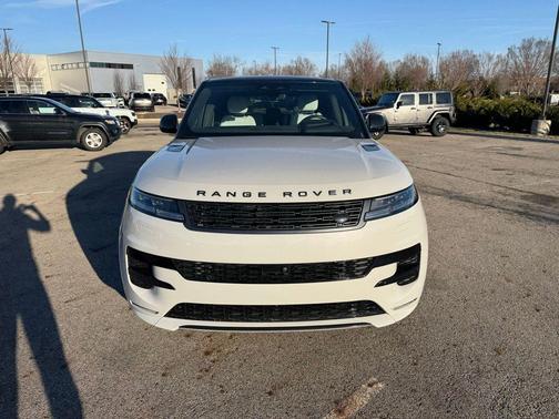 2025 Land Rover Range Rover Sport SE