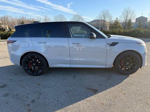 2025 Land Rover Range Rover Sport SE