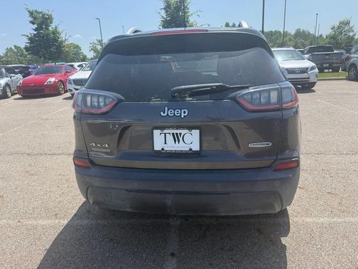 Granite Crystal Metallic Clearcoat 2019 Jeep Cherokee Latitude Plus