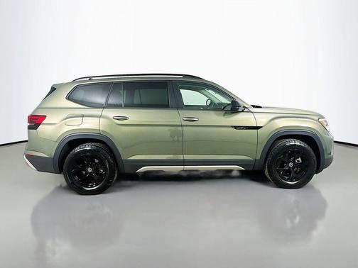 Avocado Green Pearl 2025 Volkswagen Atlas 2.0T Peak Edition