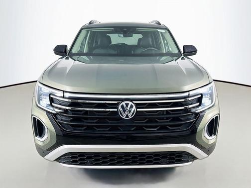 Avocado Green Pearl 2025 Volkswagen Atlas 2.0T Peak Edition