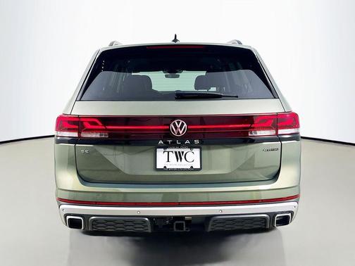 Avocado Green Pearl 2025 Volkswagen Atlas 2.0T Peak Edition