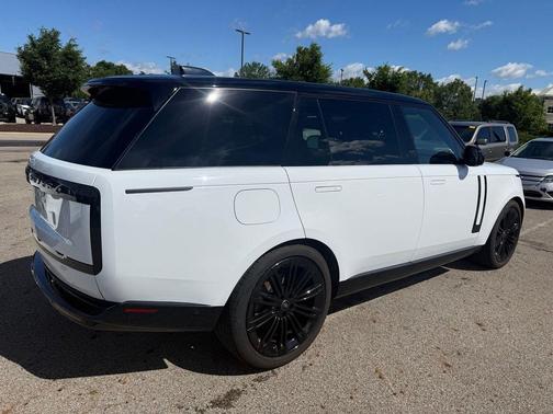 Fuji White 2024 Land Rover Range Rover P400 SE