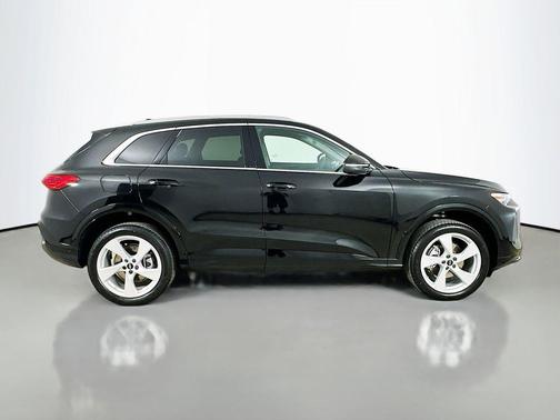 Mythos Black Metallic 2026 Audi Q5 Premium Plus TFSI quattro S tronic