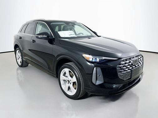 Mythos Black Metallic 2026 Audi Q5 Premium Plus TFSI quattro S tronic