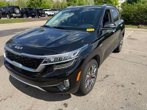 Cherry Black 2023 Kia Seltos SX Turbo
