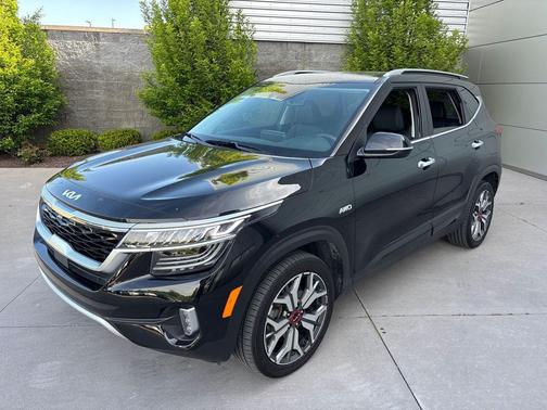 Cherry Black 2023 Kia Seltos SX Turbo