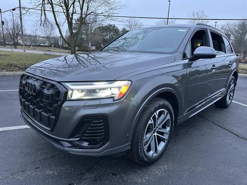 Samurai Gray Metallic 2026 Audi Q7 45 Premium