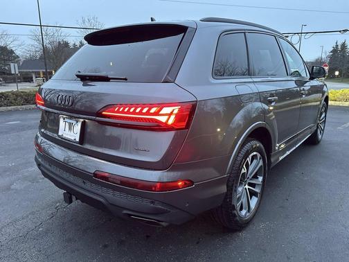 Samurai Gray Metallic 2026 Audi Q7 45 Premium