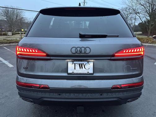 Samurai Gray Metallic 2026 Audi Q7 45 Premium