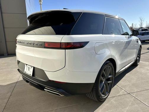 2025 Land Rover Range Rover Sport SE