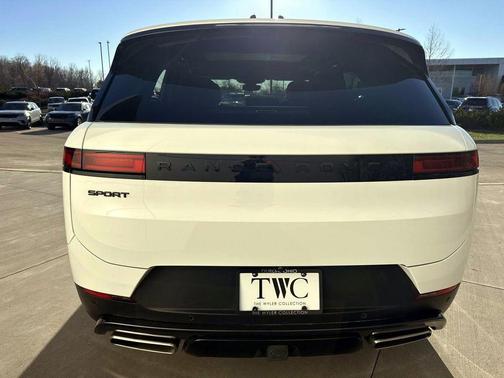 2025 Land Rover Range Rover Sport SE