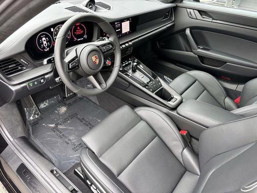 2026 Porsche 911 Carrera 4 GTS